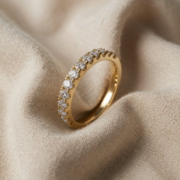 Gold Ring with diamond setting