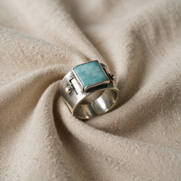 Vintage green square moonstone ring