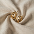 Elena – Mini gold-coloured ring with texture.