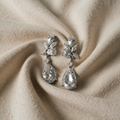Earrings made of White Gold with Blossom-Shaped Drop