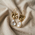 Retro Freshwater Pearl Earrings with Minimalist Medieval Silhouette