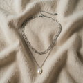 Silver-coloured necklace with pearl effect pendant and link chain