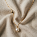 Gold-coloured necklace with single pearl effect