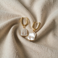 Elena – gold-coloured hinged hoop earrings with pearl-effect pendants